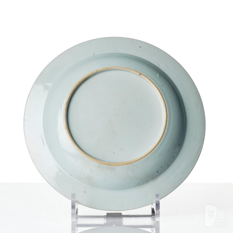 A set of the three famille rose armorial dinner plates, - 图7